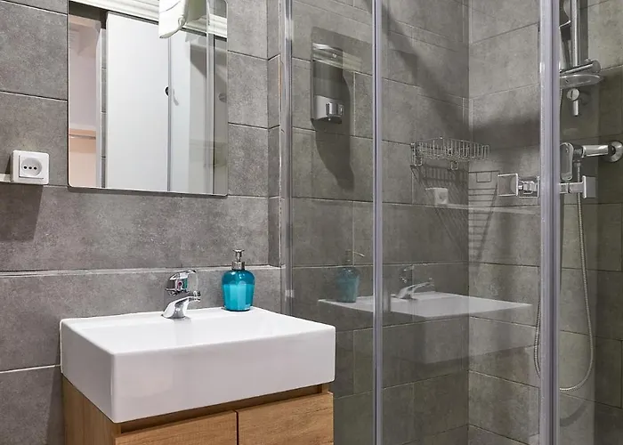 Ella Gran Via Guest house