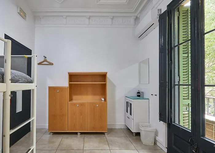 Ella Gran Via Guest house 2*