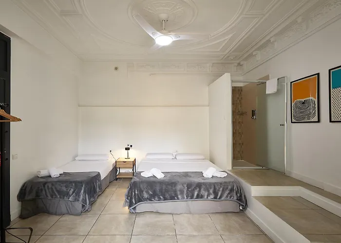 Guest house Ella Gran Via 2*