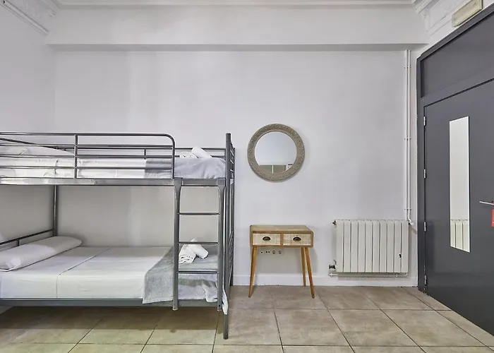 Guest house Ella Gran Via 2*