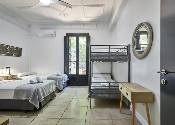 Guest house Ella Gran Via 2*