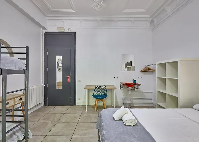 Ella Gran Via Guest house