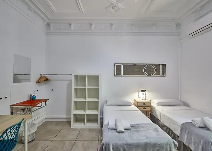 Ella Gran Via Guest house 2*