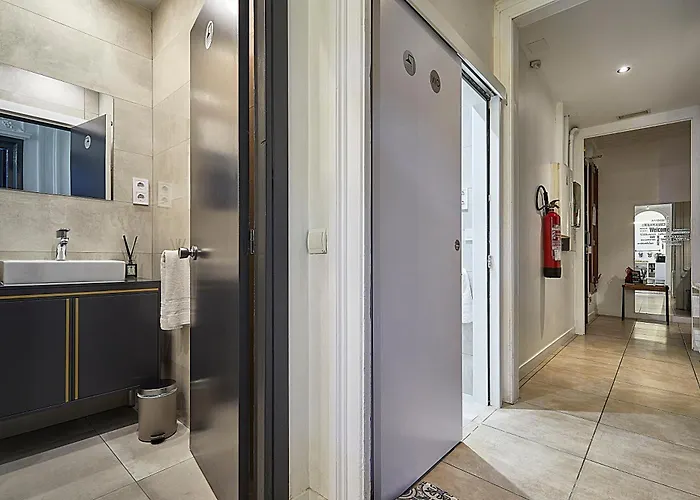 Ella Gran Via Guest house 2*