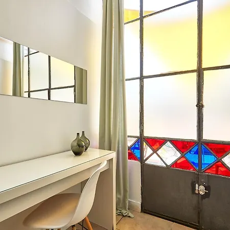 Guest house Ella Gran Via 2*