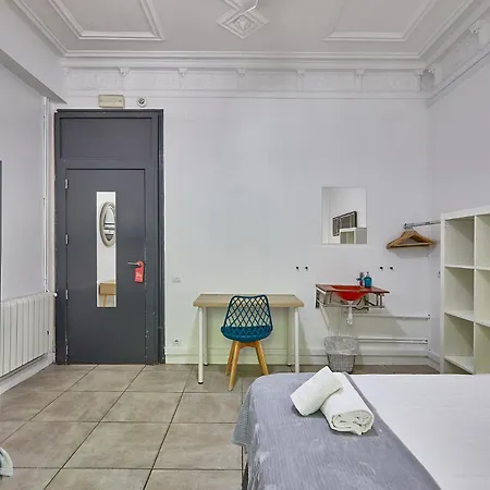 Ella Gran Via Guest house
