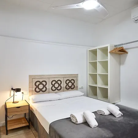 Guest house Ella Gran Via 2*
