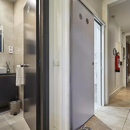 Ella Gran Via Guest house 2*
