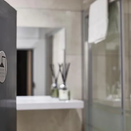 Ella Gran Via Guest house