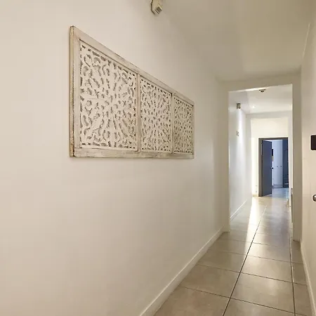 Ella Gran Via Guest house 2*